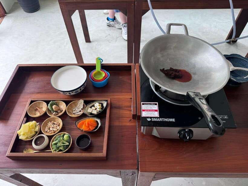 Bangkok: Cooking Class + Tuk Tuk Ride + Market Tour - What you actually see and taste at the market