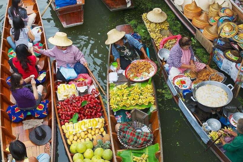 Bangkok: Damnoen Saduak and Mae Klong Train Markets - Mae Klong Railway Market: the train is the main event