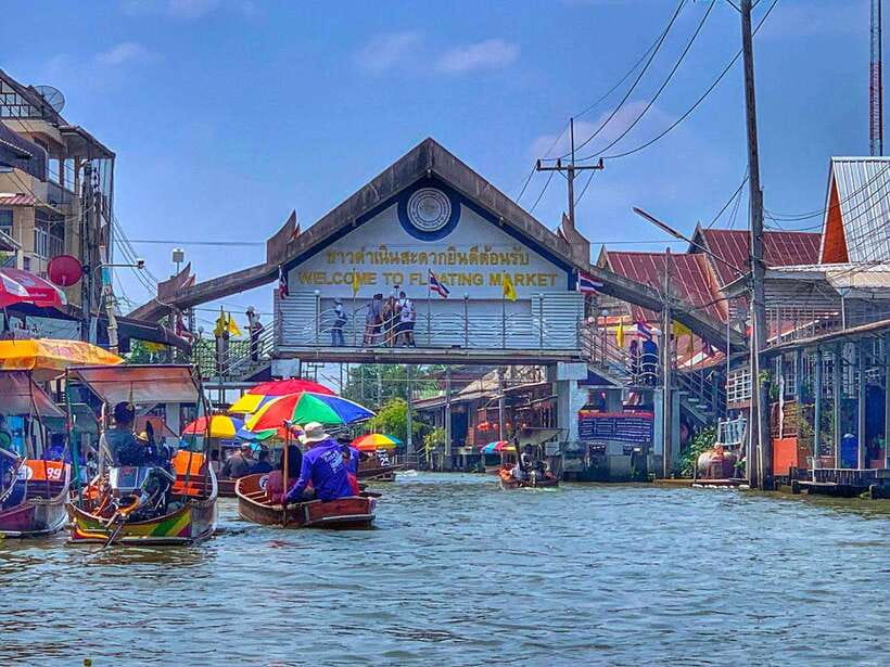 Bangkok: Damnoen Saduak and Mae Klong Train Markets - Damnoen Saduak by paddle boat