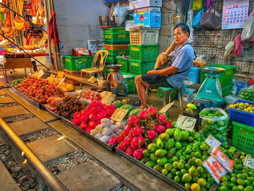 Bangkok: Damnoen Saduak and Mae Klong Train Markets - What to bring and what to leave behind