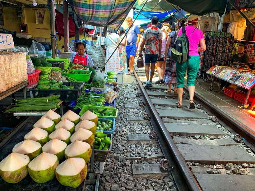 Bangkok: Damnoen Saduak and Mae Klong Train Markets - Meeting in Bangkok without a last-minute scramble