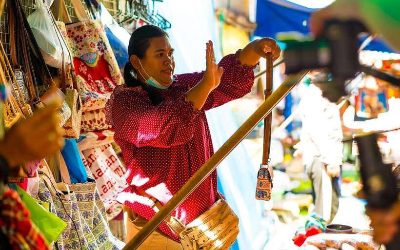 Bangkok: Damnoen Saduak and Train Market with Boat Ride - What to bring and what to expect physically
