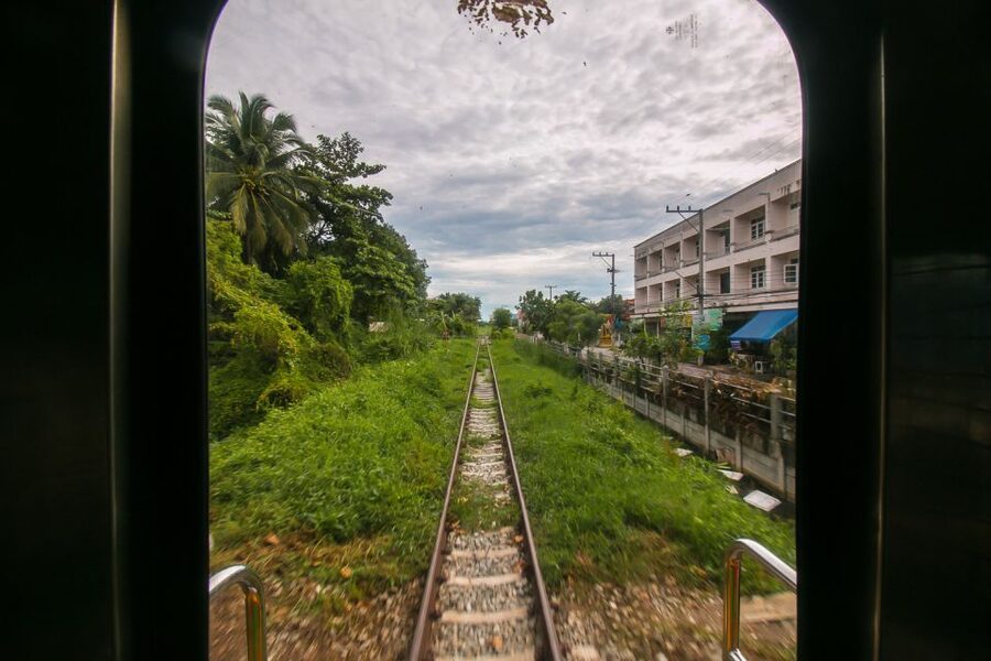 Bangkok: Damnoen Saduak Market and Maeklong Railway Market - How the transport and guide affect the day