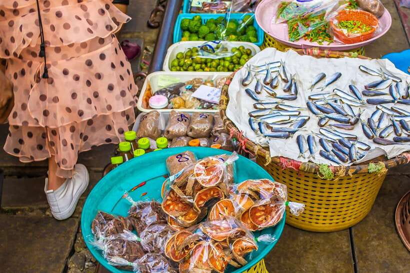 Bangkok: Damnoen Saduak Market and Maeklong Railway Market - What to eat and how to spend your free time