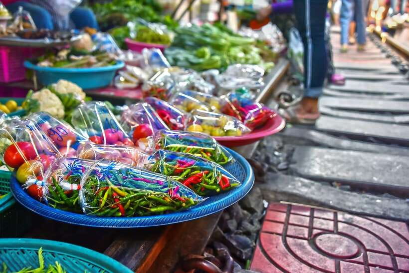 Bangkok: Damnoen Saduak Market and Maeklong Railway Market - The best departure time for your plans