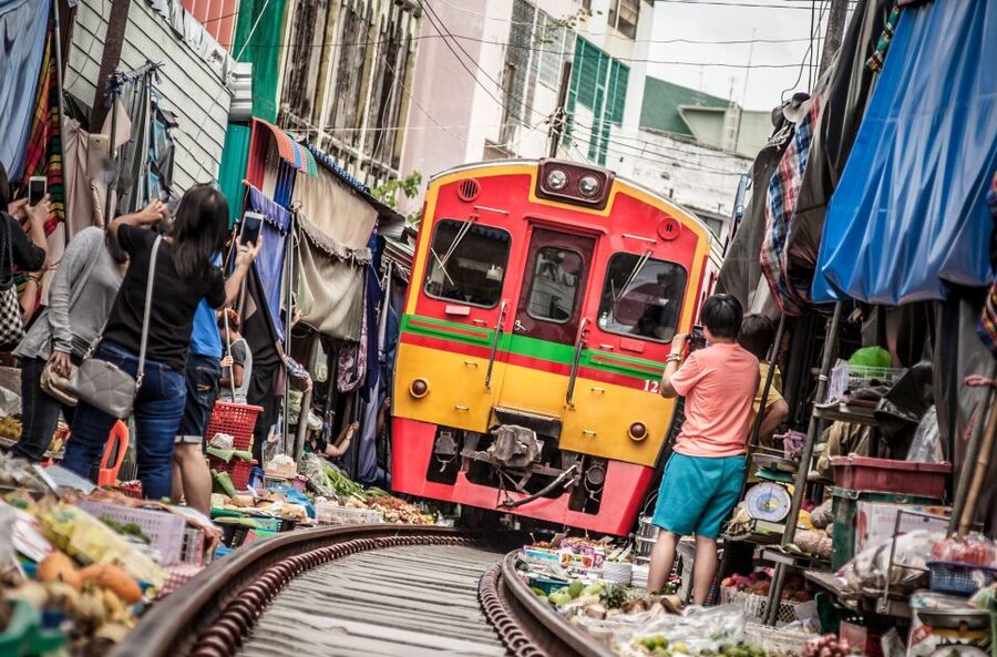 Bangkok: Damnoen Saduak, Train Market & Mahanakhon Day Trip - Transport, group size, and the real pace of the day