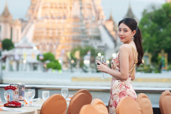 Bangkok Dinner Cruise on the Chao Phraya River - Bangkok by boat, with the temples lit up