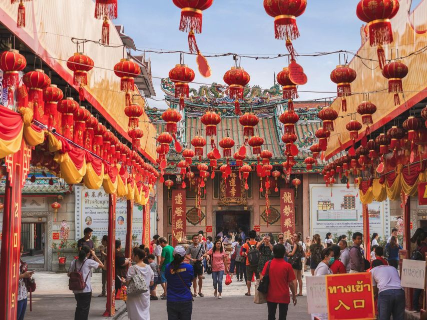 Bangkok: Discover a Taste of Chinatown – 2 Hr Walking Tour - Pa Tong Go Savoey and the snack side of Chinatown