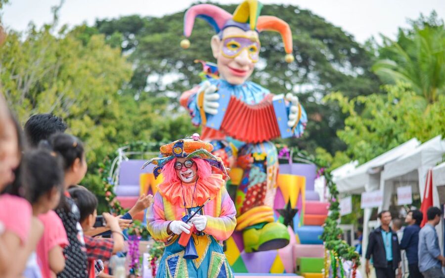Bangkok: Dream World Entrance Ticket - Dream Garden adds views and landmark replicas