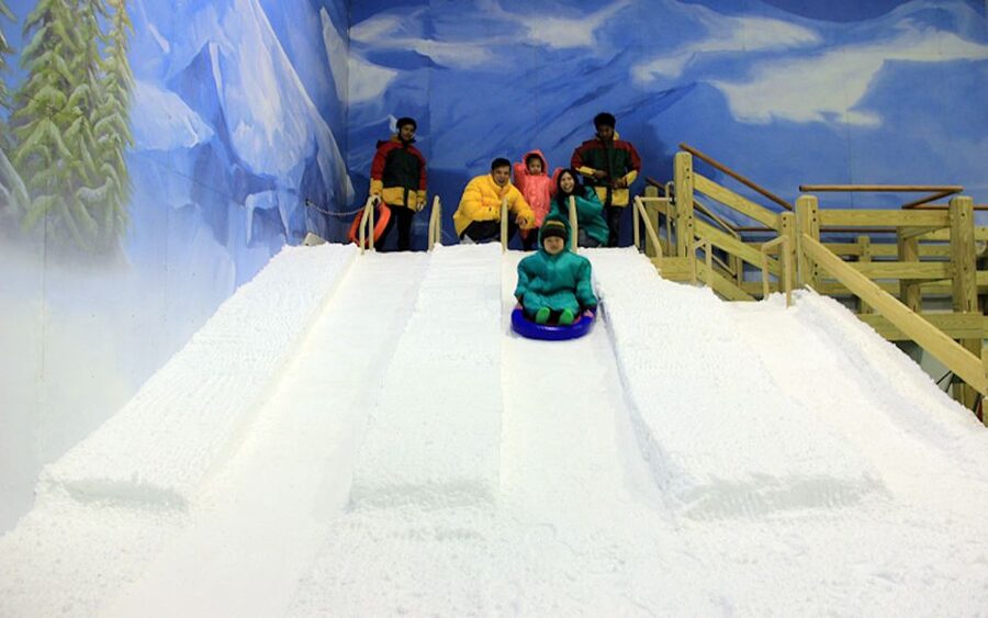 Bangkok: Dream World Entrance Ticket - The parade and go-karts break up the rides