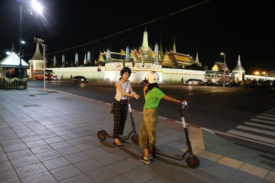 Bangkok: E-Scooter Night Tour with Local Street Food - Wat Arun and the first river crossing