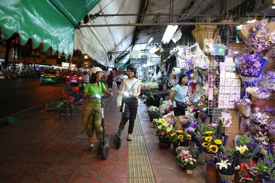 Bangkok: E-Scooter Night Tour with Local Street Food - What the $39 price really covers