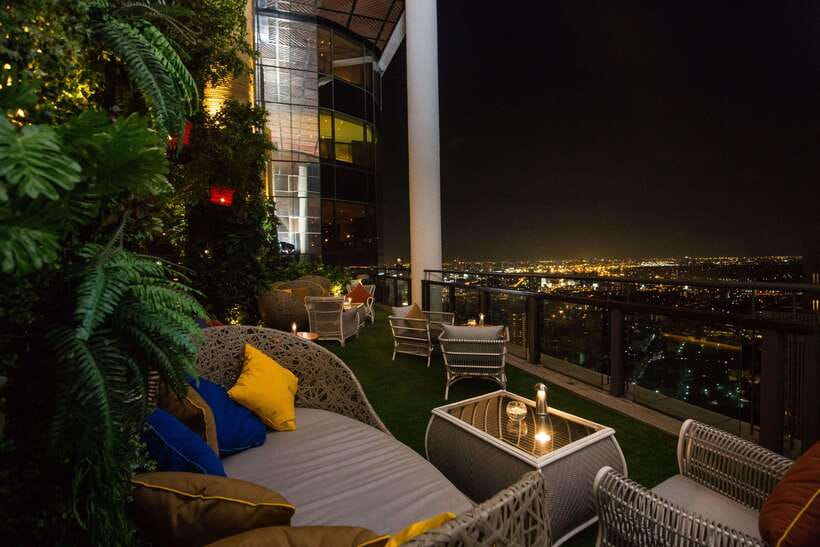 Bangkok: Enjoy Fine Thai Food with Panoramic Rooftop Views - Service that adds polish to the evening