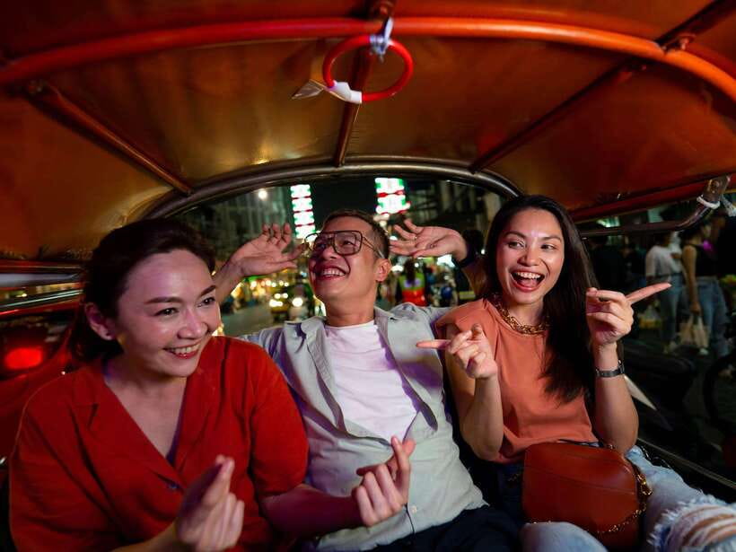 Bangkok: Evening Tour with Wat Arun, Wat Pho & Tuk Tuk Ride - Crossing the Chao Phraya to Wat Arun
