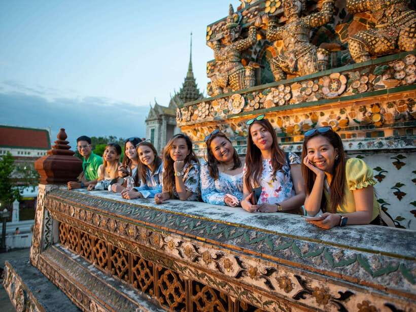 Bangkok: Evening Tour with Wat Arun, Wat Pho & Tuk Tuk Ride - Yaowarat Road and Bangkok Chinatown