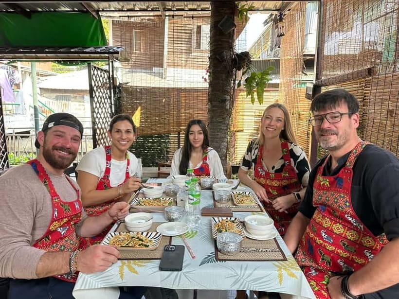 Bangkok: Favourite Thai Flavors Cooking Class by Smart Cook - Cooking Thai classics in a Bangkok teak home
