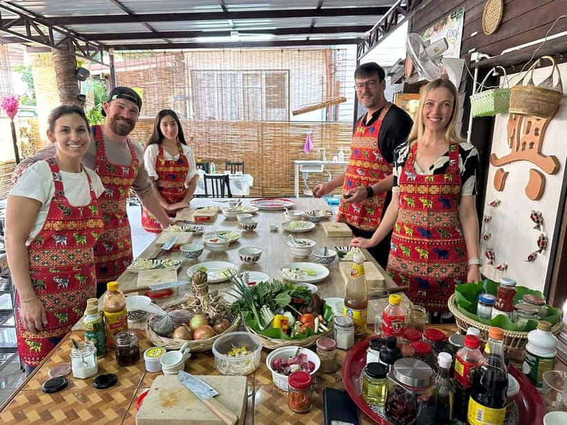 Bangkok: Favourite Thai Flavors Cooking Class by Smart Cook - What happens during the 150-minute class