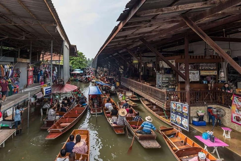 Bangkok: Floating Market & Maeklong Markets Private Transfer - Taking the longtail boat at Damnoen Saduak