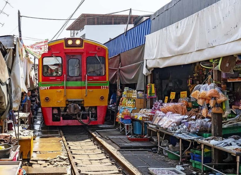 Bangkok: Floating Market & Railway Market with Hotel Pick Up - The train that cuts through Maeklong Market