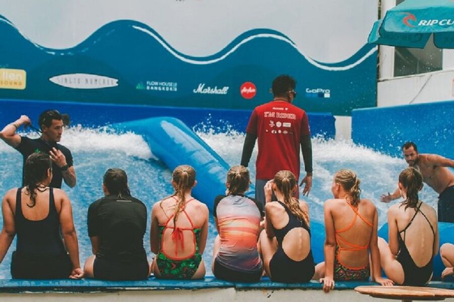 Bangkok: Fun Flow riding at Flow House Bangkok - The urban beach-club setting