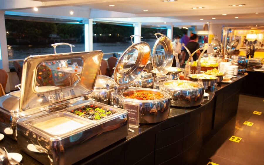 Bangkok: Grand Chao Phraya Dinner Cruise with Live Show - Boarding with a Thai welcome