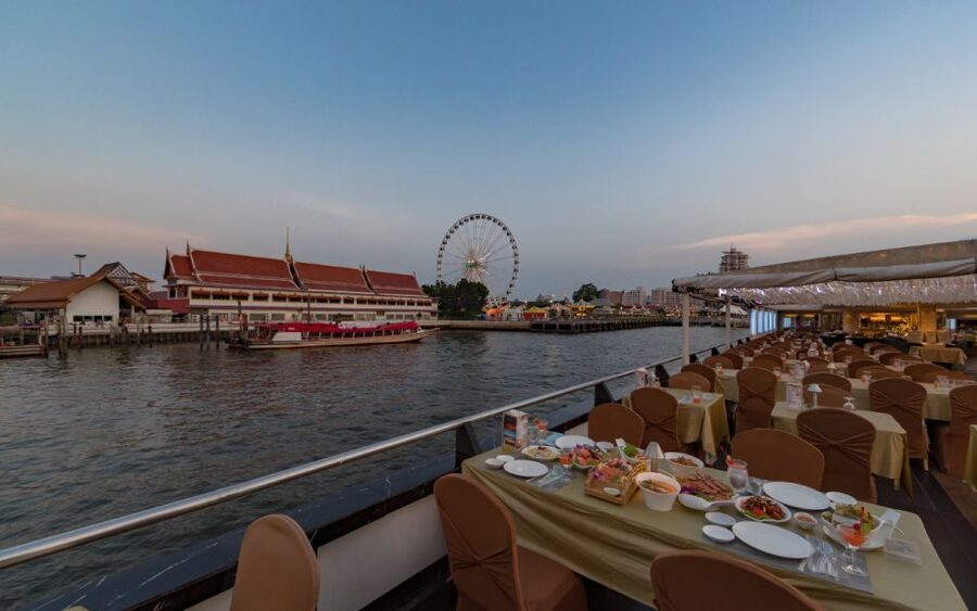 Bangkok: Grand Chao Phraya Dinner Cruise with Live Show - Passing the Grand Palace and Wat Phra Kaew