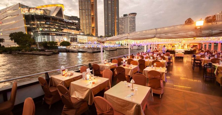 Bangkok: Grand Chao Phraya Dinner Cruise with Live Show - Rama VIII Bridge and the hotel lights