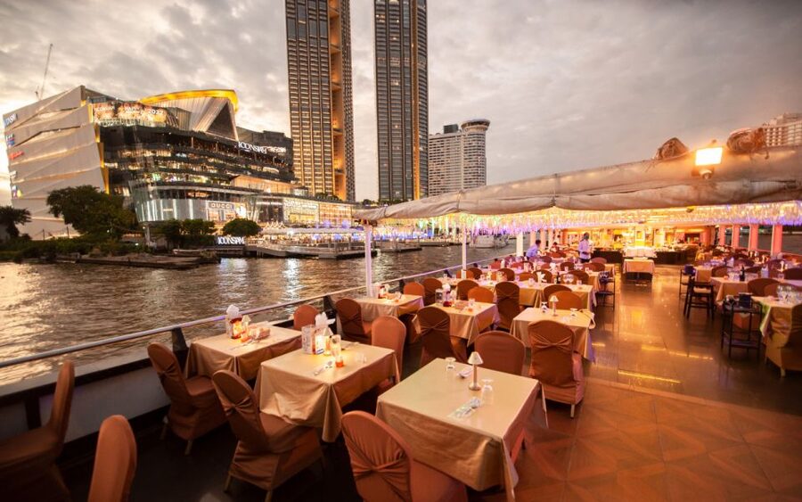 Bangkok: Grand Chao Phraya Dinner Cruise with Live Show - Dinner by candlelight, with a broad buffet