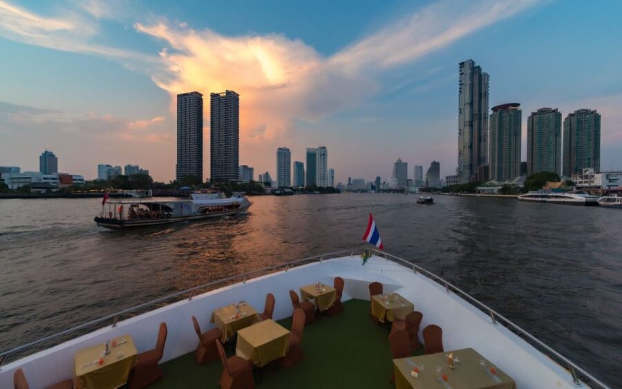 Bangkok: Grand Chao Phraya Dinner Cruise with Live Show - Is $48 good value?