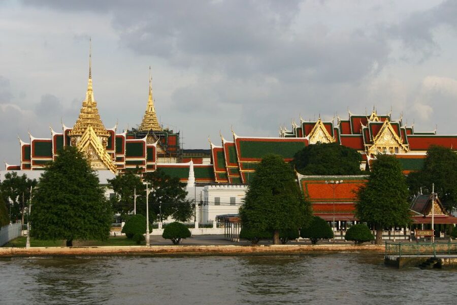 Bangkok: Grand palace and Iconic temple Half-Day Private - Wat Pho and the Reclining Buddha