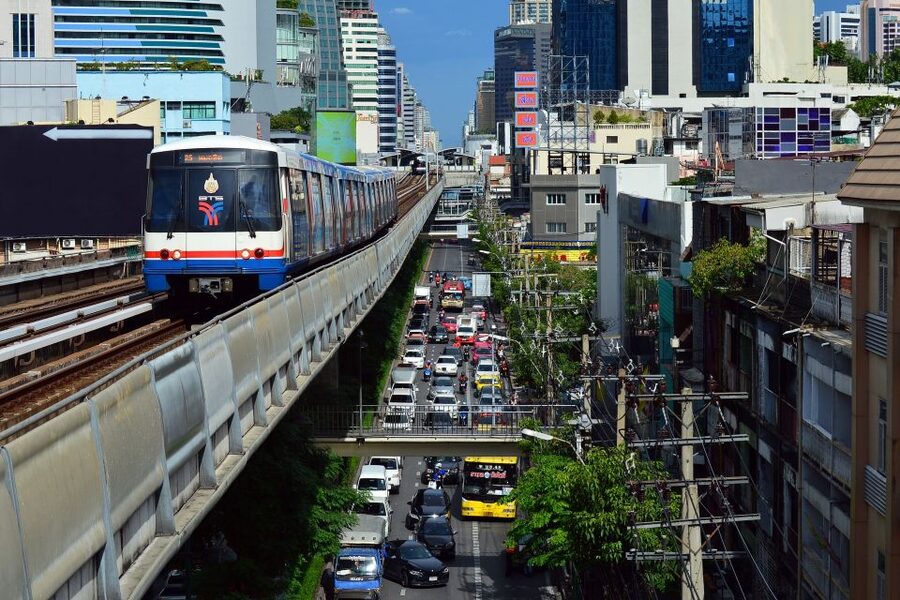 Bangkok: Grand palace and Iconic temple Half-Day Private - What the guide adds to the visit