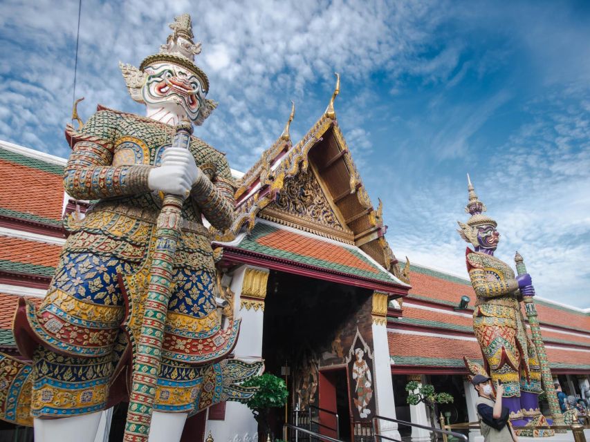 Bangkok: Grand Palace and Wat Arun Guided Walking Tour - Wat Arun’s mosaic prang