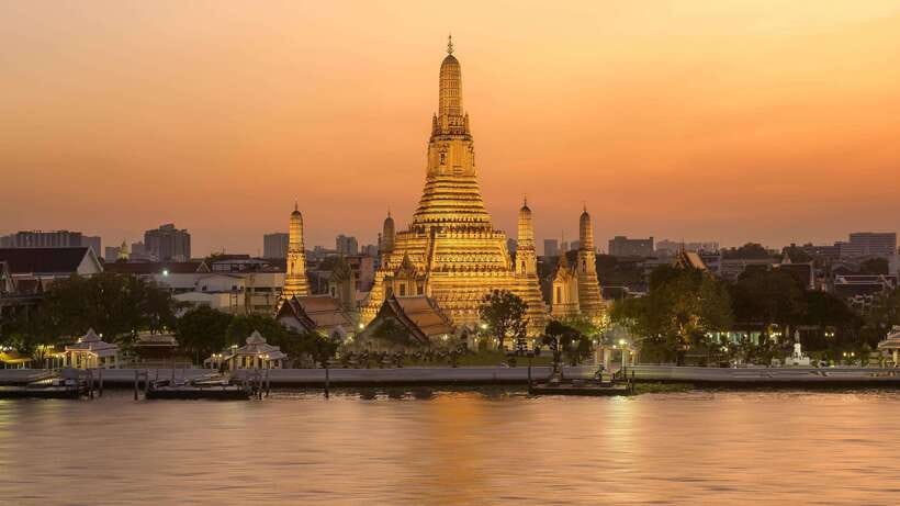 Bangkok: Grand Palace, Wat Pho, and Wat Arun Guided Tour - Grand Palace and Wat Phra Kaew