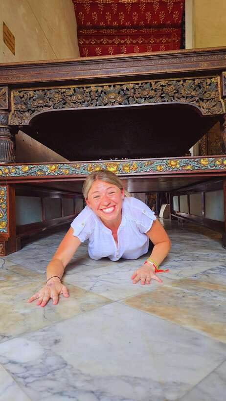 Bangkok: Grand Palace, Wat Pho, Wat Arun and Wat Sa Ket Tour - Transport, pickup, and the day’s pace