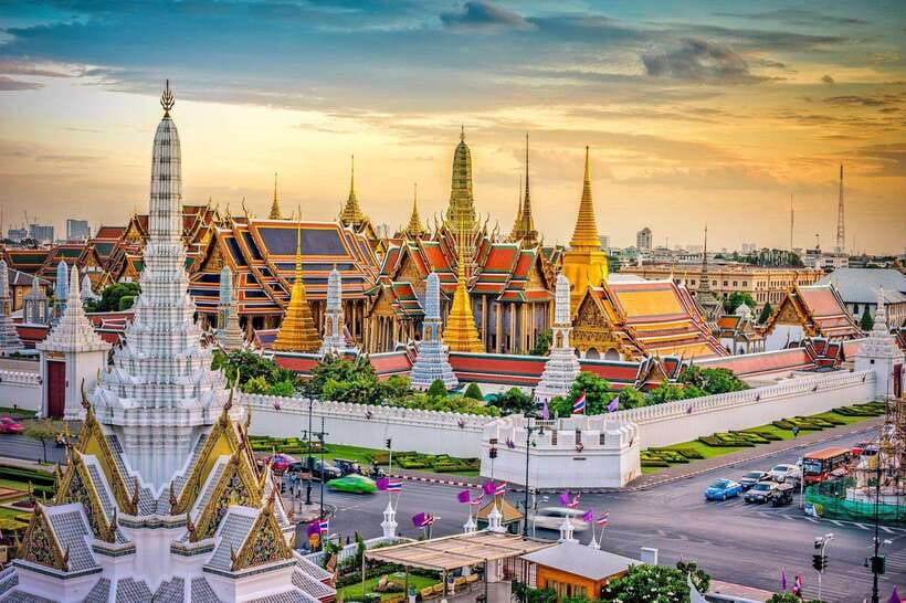 Bangkok: Grand Palace, Wat Pho, Wat Arun and Wat Sa Ket Tour - The Grand Palace and Wat Phra Kaew, about two hours