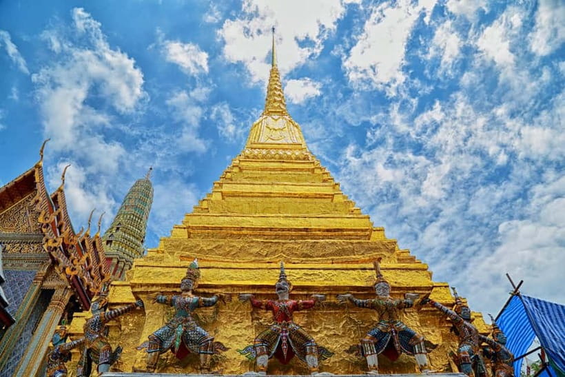 Bangkok: Grand Palace, Wat Pho, Wat Arun Sacred & Local Tour - Entering Wat Phra Kaew and the Grand Palace