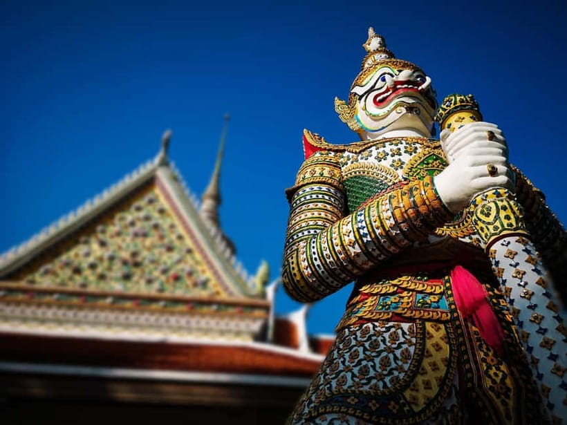 Bangkok: Grand Palace, Wat Pho, Wat Arun Sacred & Local Tour - A short tuk-tuk ride to Wat Pho