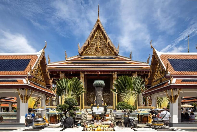 Bangkok: Grand Palace, Wat Pho, Wat Arun Sacred & Local Tour - Finishing at Pak Khlong Talat flower market