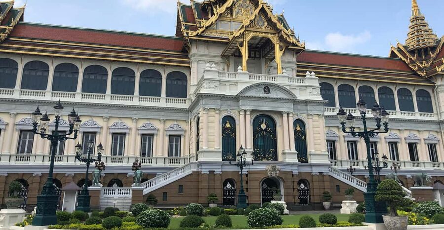 Bangkok: Grand Palace, Wat Pho & Wat Arun Tour in Italian - Starting at Sathorn Pier and Riding the Ferry