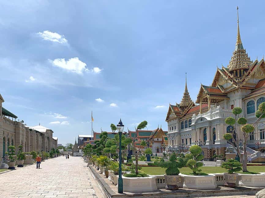 Bangkok: Grand Palace, Wat Pho & Wat Arun Tour in Italian - The Grand Palace and Wat Phra Kaew