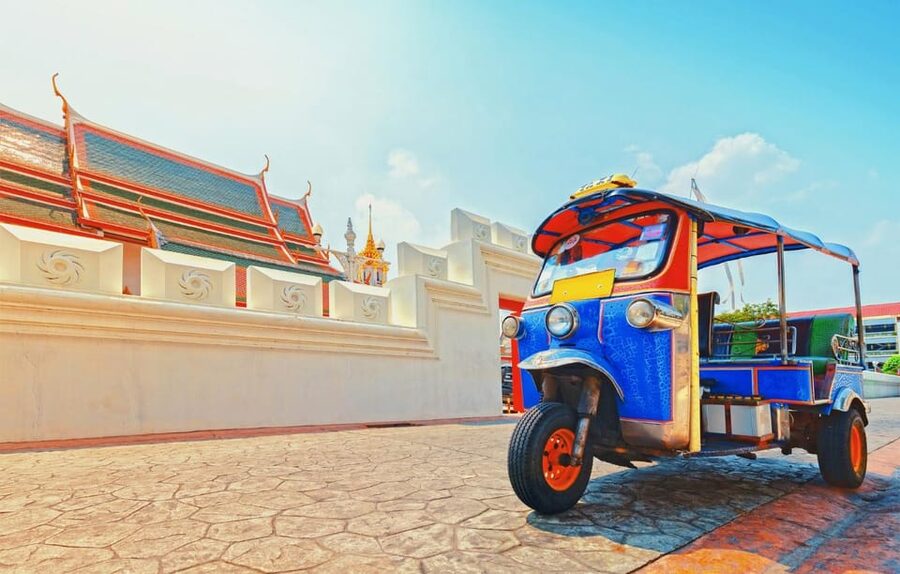Bangkok: Guided Tour in a Typical Thai Tuk-Tuk - Riding a Thai tuk-tuk without the price negotiation
