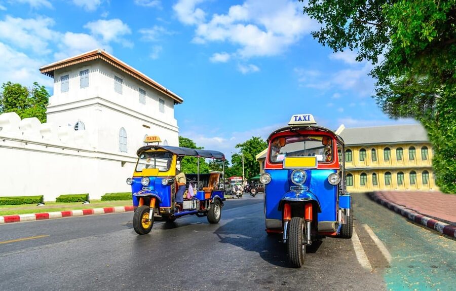 Bangkok: Guided Tour in a Typical Thai Tuk-Tuk - Pak Khlong Talat, Bangkok’s flower market