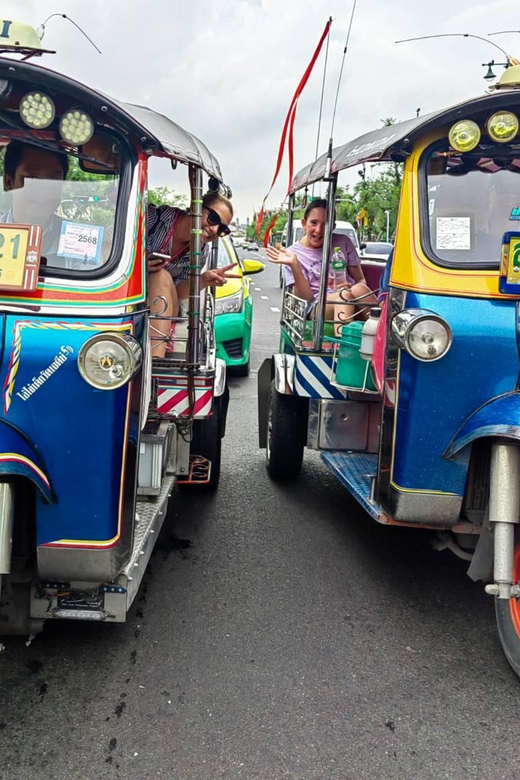 Bangkok: Guided Tour in a Typical Thai Tuk-Tuk - Chinatown as the lively finale