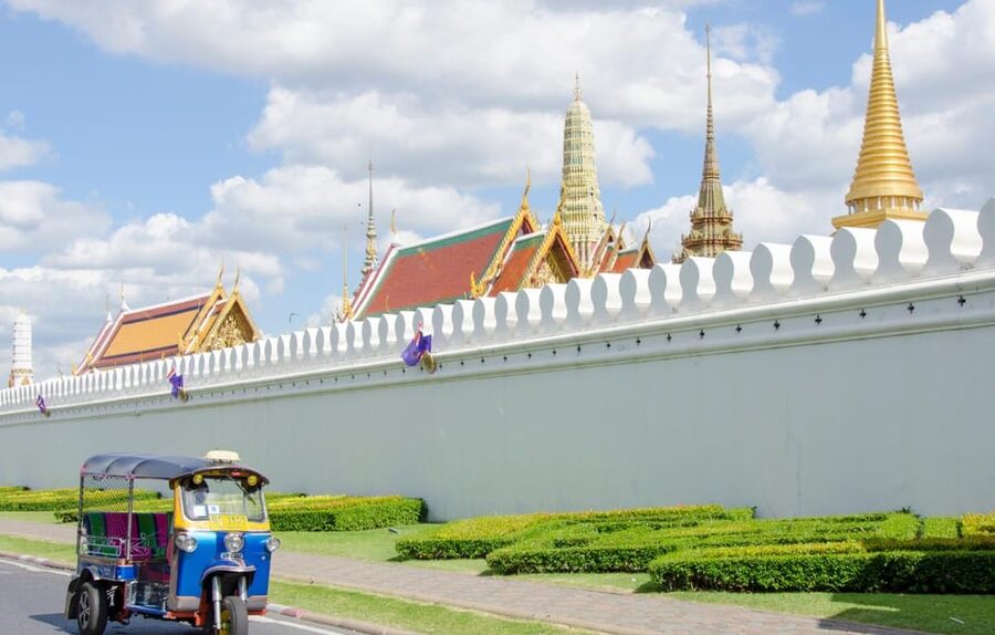 Bangkok: Guided Tour in a Typical Thai Tuk-Tuk - How the guides shape the experience
