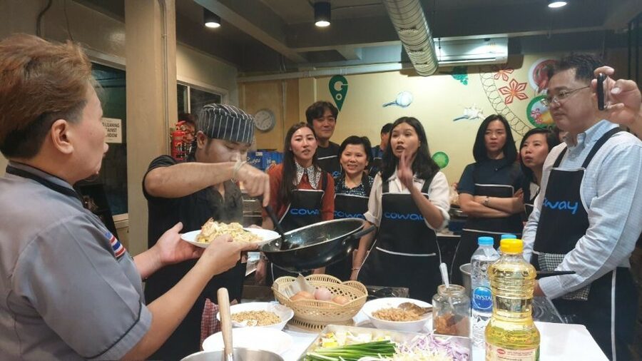 Bangkok: Half-Day Thai Cooking Class in Bangrak District - From market ingredients to five finished dishes