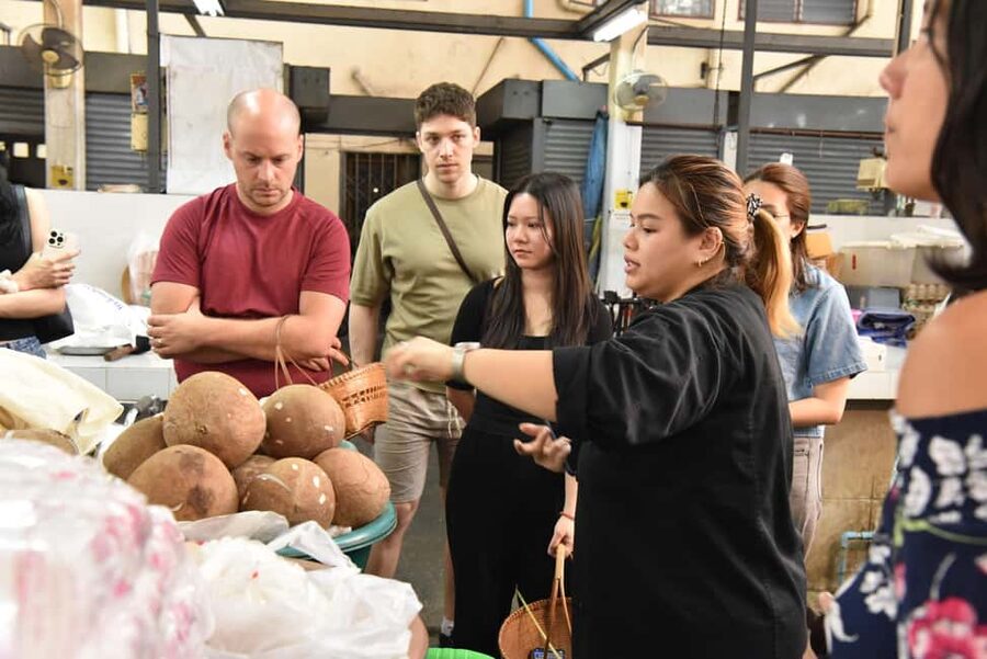 Bangkok: Hands-on Thai Cooking Class & Market Tour in Sathon - The four dishes depend on the day