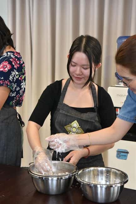 Bangkok: Hands-on Thai Cooking Class & Market Tour in Sathon - What the cooking rhythm feels like