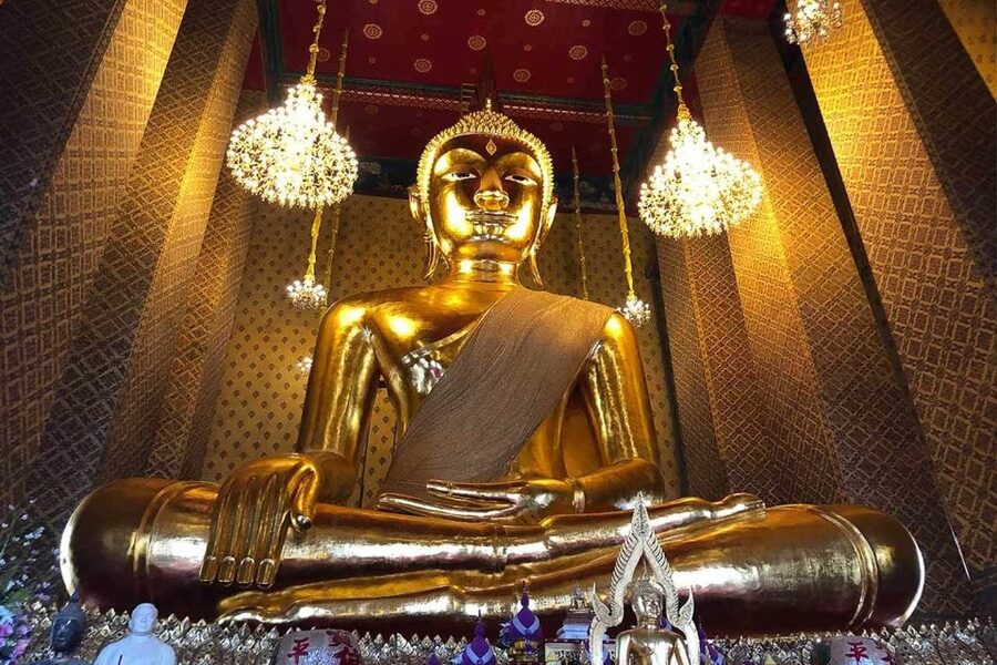 Bangkok: Historical Temples Tour & Hidden Bar at Sunset - Wat Kalayanamitr and its Thai-Chinese character