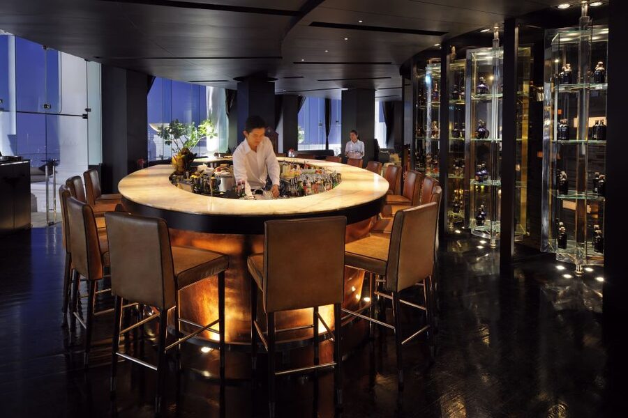 Bangkok: Lebua Rooftop Bar Reservation & Round-Trip Transfer - Arriving around 5:30 PM