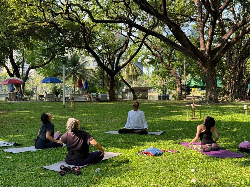 Bangkok: Lumpini Park Yoga Experience - Small groups and the personal touch